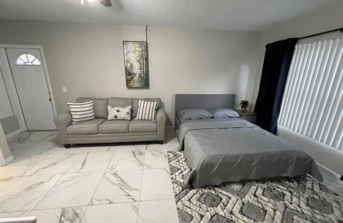 Lake Magdalene House | Adorable Suite in Tampa.