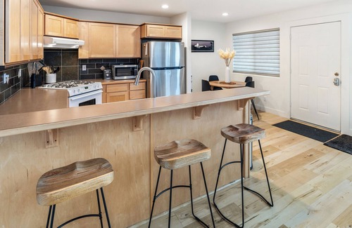 Sandpoint Condo | Adorable Urban Escape: 1-Bedroom + Loft in the Heart of Downtown