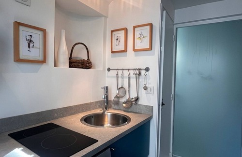 Saint-Victor Apartment | Adorable XIX the Century Apartment. Latin Quarter. Air Conditioned, Wifi Internet
