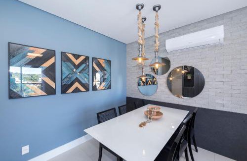 Centro Apartment | Adra 301 - Apartamento no centro de Bombinhas - Rooftop com piscina e academia - À poucos metros da praia - (Consultar serviços de roupas de cama e banho)