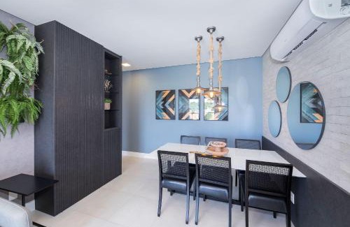 Centro Apartment | Adra 301 - Apartamento no centro de Bombinhas - Rooftop com piscina e academia - À poucos metros da praia - (Consultar serviços de roupas de cama e banho)