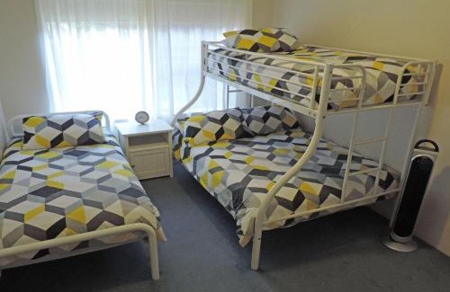 Shoal Bay Apartment | Adriana 3 unit with a backyard