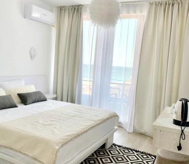 Eforie Nord Hotel | Adriano pe plaja Belona