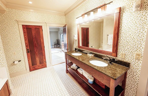 Shawnee On Delaware Hotel | Adventure Awaits | Restful Stay Near Trails, Views & Attractions in the Poconos