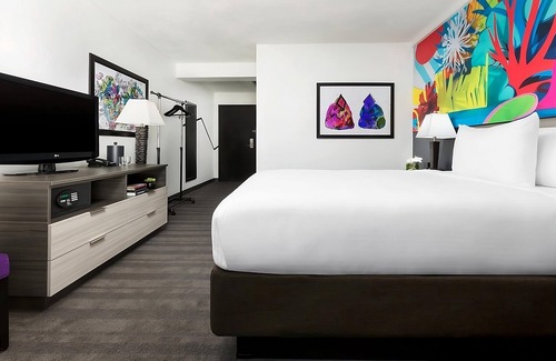 Lower Allston Hotel | Adventure Awaits! Stylish 2 Queen Beds, Near Attractions