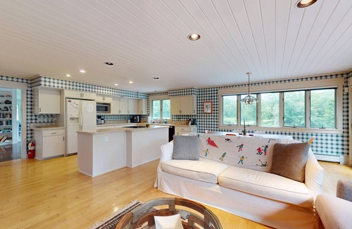 Woodstock House | Adventure-filled getaway, ponds, trails, dog-friendly, w/d, BBQ, views & more