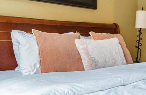 Canmore Apartment | Adventurer's Escape~ Mountain Luxury Resort