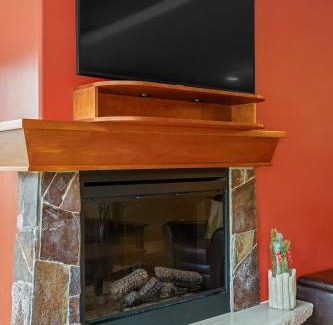 Canmore Apartment | Adventurer's Escape~ Mountain Luxury Resort
