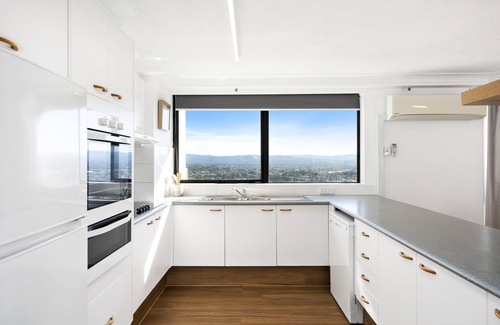 Surfers Paradise Apartment | Aegean - 2 Bedroom Apartment with Ocean View