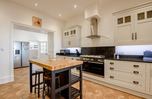 Dyffryn Ardudwy House | AEL Y BRYN COUNTRY HOUSE, pet friendly in Dyffryn Ardudwy