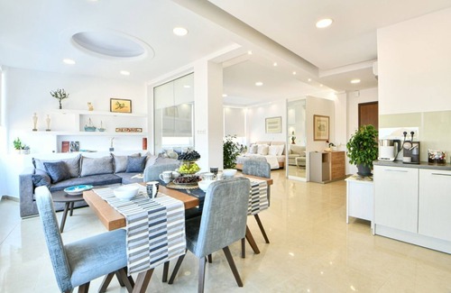 Plaka Apartment | AEOLIS SUITES , Ancient Athens at your window!