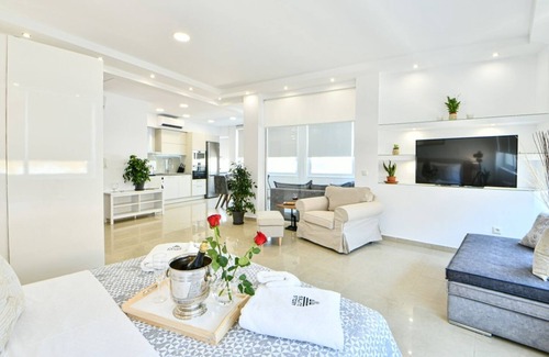 Plaka Apartment | AEOLIS SUITES , Ancient Athens at your window!
