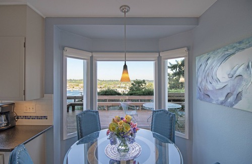 South Westside House | AERIE VIEW Classic character close to downtown w view of Mt Rainier & Budd inlet