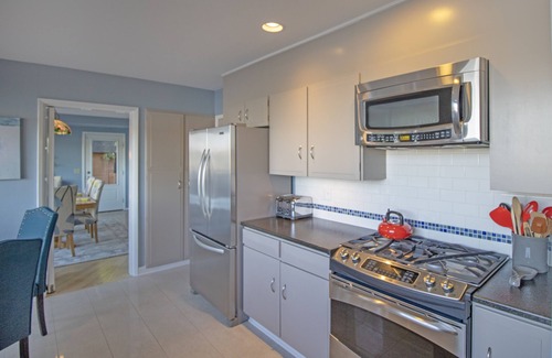 South Westside House | AERIE VIEW Classic character close to downtown w view of Mt Rainier & Budd inlet