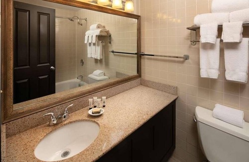 West Bellevue Hotel | Affordability Meets Comfort at Red Lion Hotel Bellevue! Pool, Pet-Friendly