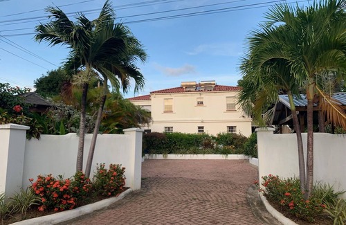 Mullins Apartment | AFFORDABLE 1 BED PROPERTY nr MULLINS BEACH