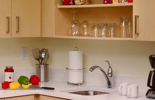 The Galleria Hotel | Affordable Accommodation w/Full Kitchen! Close to Houston Zoo! Parking Included