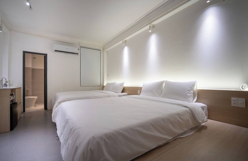 District 3 Apartment | Affordable Chic studio for 4 Guests with AC, WiFi in marvelous Hồ Chí Minh City
