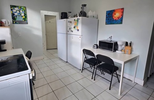 Coral Way Bed & Breakfast | Affordable, Clean and Supported -24/7 Staff onsite