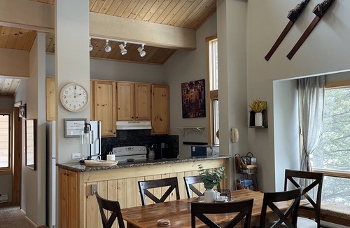 Warrior's Mark Condo | Affordable Luxury 2BR/2BA Condo with View. Walk to Slopes/Town