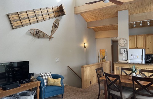 Warrior's Mark Condo | Affordable Luxury 2BR/2BA Condo with View. Walk to Slopes/Town
