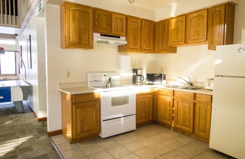 Mammoth Lakes Apartment | Affordable studio close to slope and golf