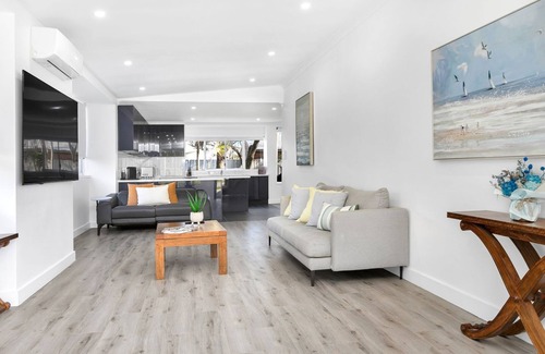 Anna Bay House | Afterdune Delight 200 metres to the Water's Edge
