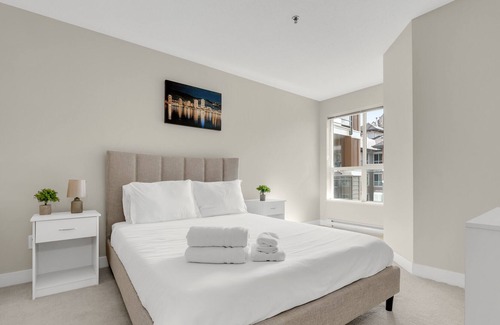 North End Condo | Afternoon Okanagan Sunshine - Steps To The Beach!