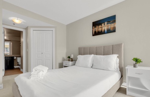 North End Condo | Afternoon Okanagan Sunshine - Steps To The Beach!