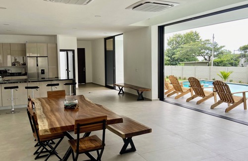 La Libertad House | AG36 4-bdrm house w/pool, central AC, & WiFi in the heart El Sunzal, Surfcity.
