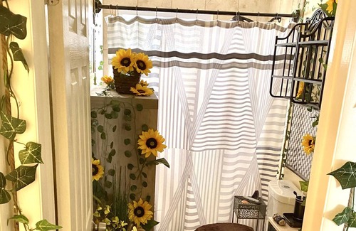 Taylor House | Agape Abode is a unique 420 friendly "hippie playhouse" with a style all its own