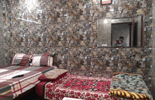 Lajpat Nagar House | Aggarwal hotels & guest houses lajpat nagar home stay in cream location of with attached kitchen and washroom in independent floor 92121,74,700