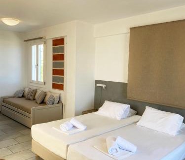 Megas Gialos Hotel | Agnadi Syros Beachfront Studios & Rooms