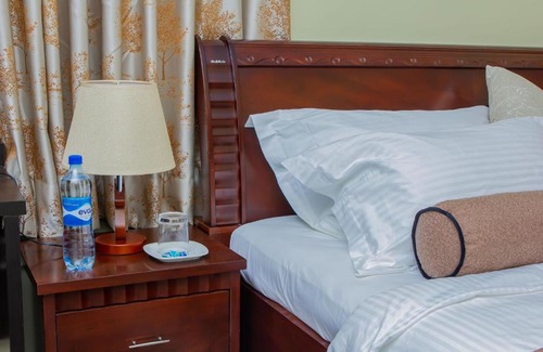 Ofin Bed & Breakfast | Agogo Suites
