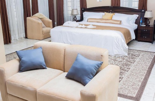 Ofin Bed & Breakfast | Agogo Suites