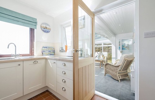St Davids Cottage | Agos y Mor, Holiday Cottage Nr St Davids, Sleeps 4, 2 bedrooms, bathrooms