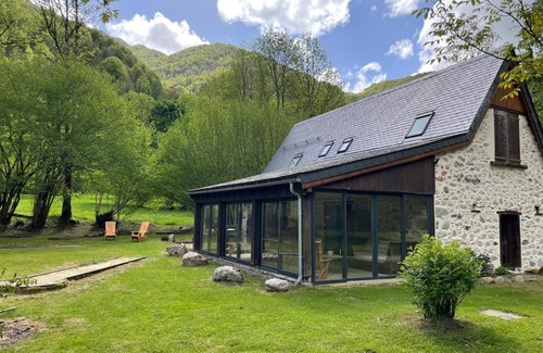 Aulus-les-Bains House | Agouadis barn and mini golf course