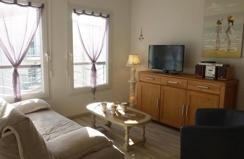 Saint-Gilles-Croix-de-Vie Apartment | Agréable T2 à 1,5km du centre, proche plage, balcon, parking privé, ascenseur, 4 couchages - FR-1-224-447