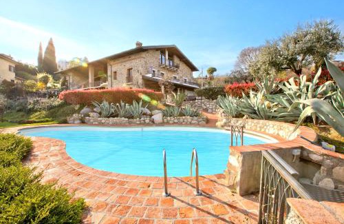 Padenghe sul Garda House | Agriturismo Cascina Crocelle - Lake View and Heated Pool