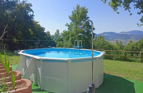 Fabriano House | Agriturismo Castelvecchio, Casa Vacanza con piscina a Fabriano