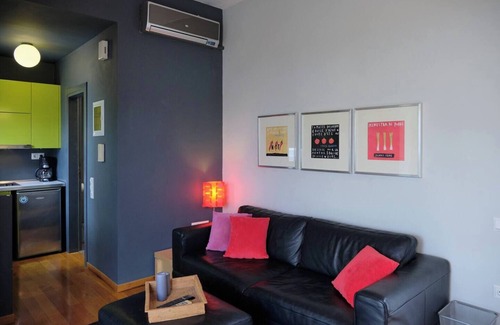 Ilisia Apartment | #AH03 Hilton area penthouse studio