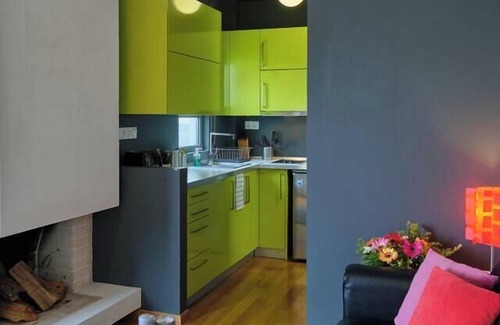 Ilisia Apartment | #AH03 Hilton area penthouse studio
