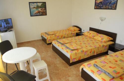 Akhtopol House | "Ahtopol"-rooms for rent-free parking 100 meters away