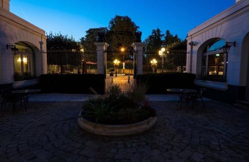Fontainebleau Hotel | Aigle Noir Hotel Fontainebleau - MGallery Collection