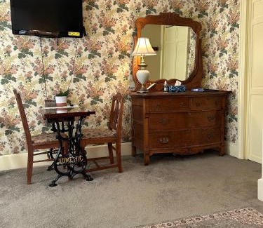 Franklin Bed & Breakfast | Aiken Manor B&B