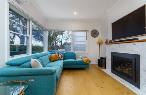 Ainslie Apartment | Ains7 · Serene 3BR Haven in Ainslie - Ideal Getaway