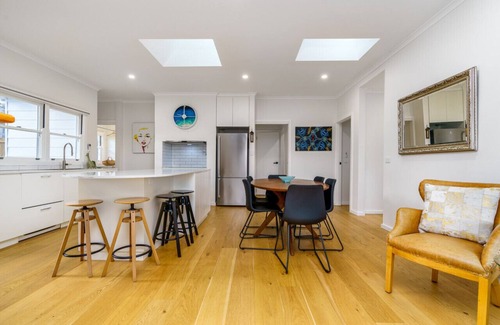 Ainslie Apartment | Ains7 · Serene 3BR Haven in Ainslie - Ideal Getaway