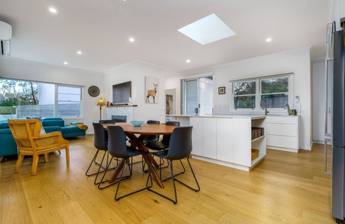 Ainslie Apartment | Ains7 · Serene 3BR Haven in Ainslie - Ideal Getaway