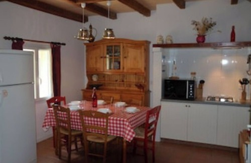 Saint-Julien-de-Crempse House | Air-conditioned, garden, private heated pool, pets welcome.