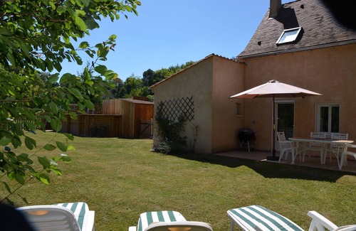 Saint-Julien-de-Crempse House | Air-conditioned, garden, private heated pool, pets welcome.